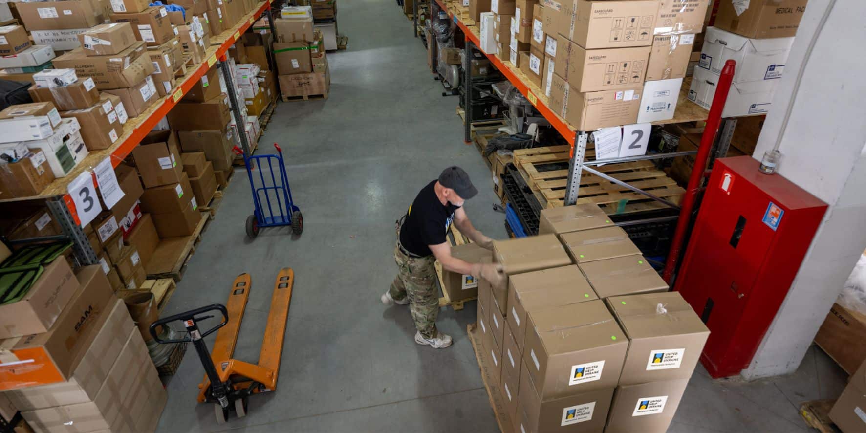 humanitarian-aid-to-ukraine-warehouse